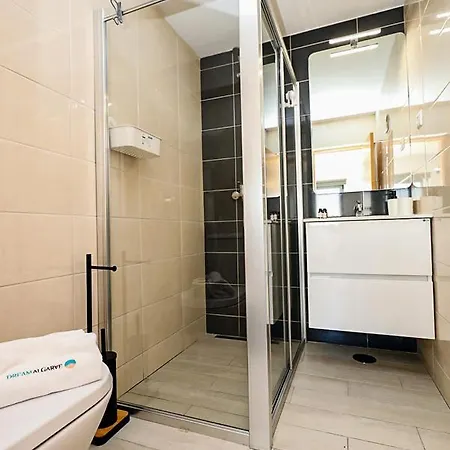 A62 - Cul De Sac In * Lagos