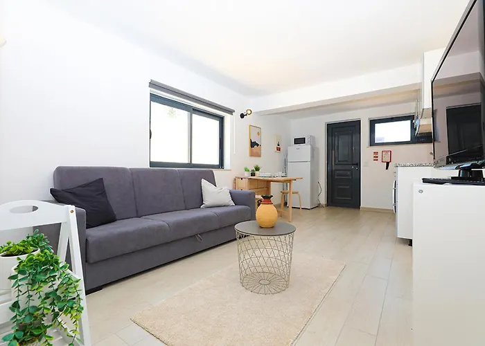A62 - Cul De Sac In Apartment *