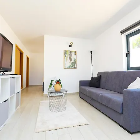 A62 - Cul De Sac In *