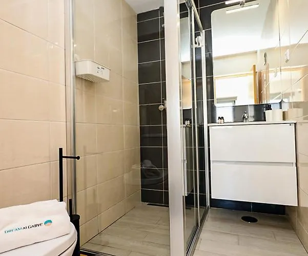 A62 - Cul De Sac In * ラゴス